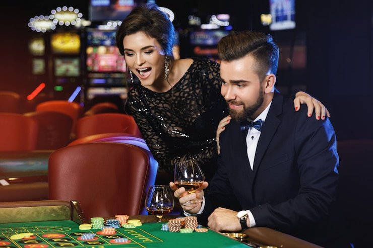 erek 81 mobile app showing live blackjack table and account dashboard